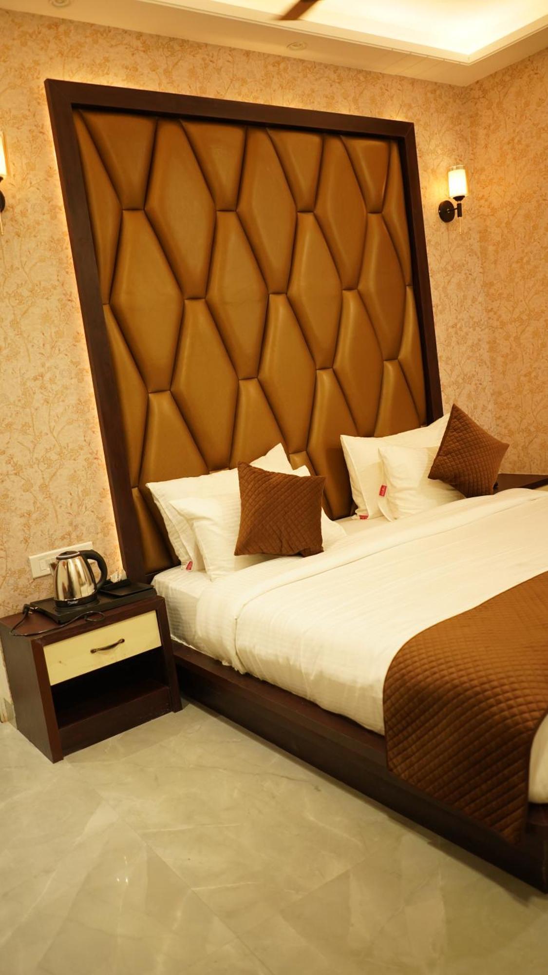 Hotel Silver Pearl Aligarh Exterior photo