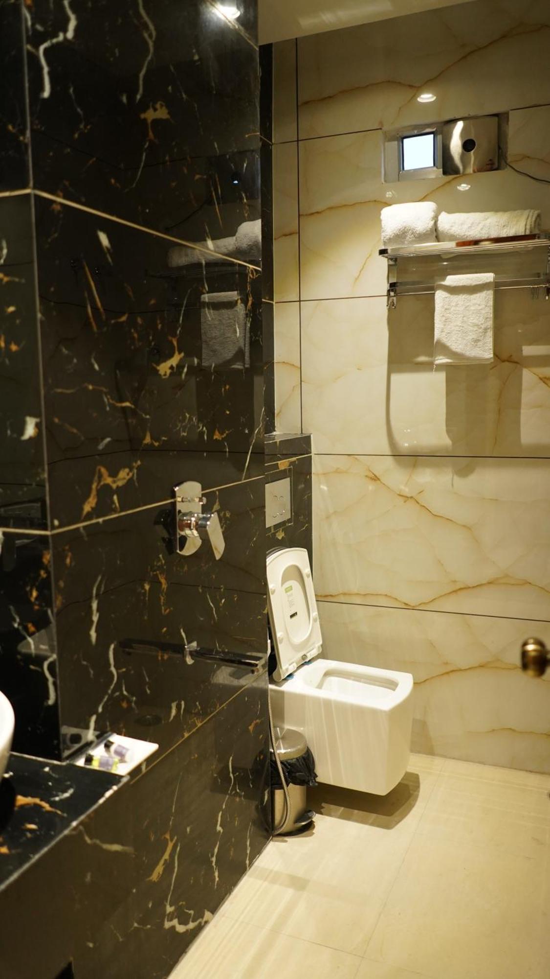Hotel Silver Pearl Aligarh Exterior photo